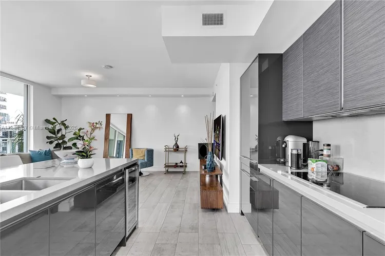 The Bond #2601 image #8