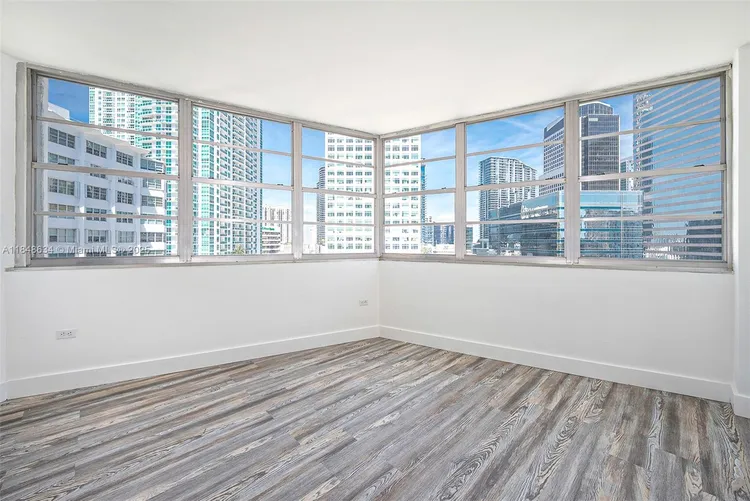 Four Ambassadors #1662 image #12