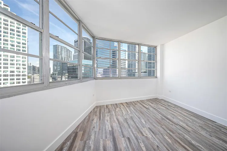 Four Ambassadors #1662 image #13