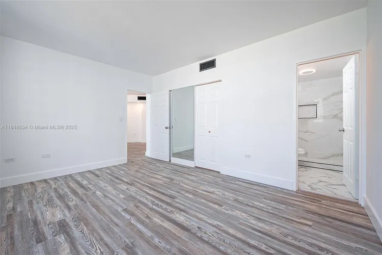 Four Ambassadors #1662 image #7