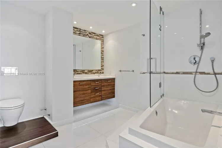 Turnberry Towers #9D image #11