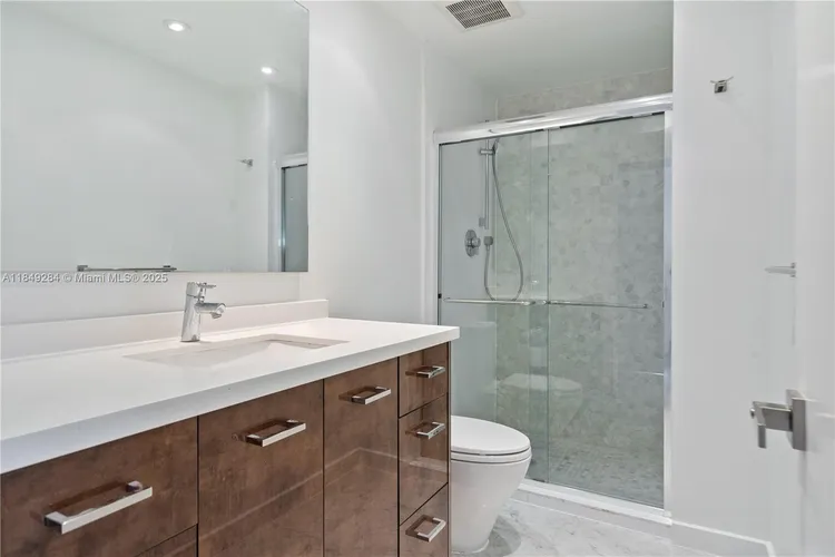 Turnberry Towers #9D image #13