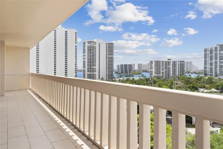 Turnberry Towers #9D image #16