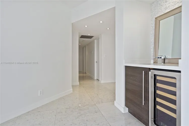 Turnberry Towers #9D image #6