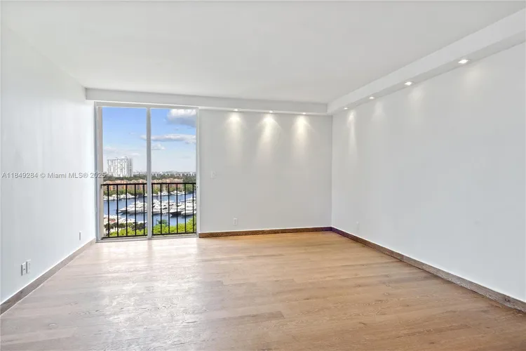 Turnberry Towers #9D image #9