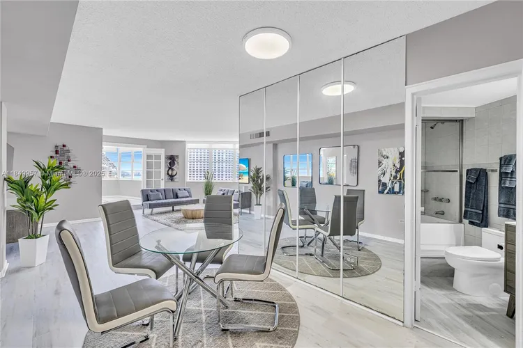 Four Ambassadors #970 image #10