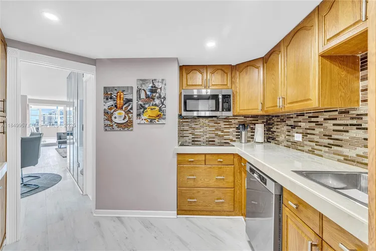 Four Ambassadors #970 image #14