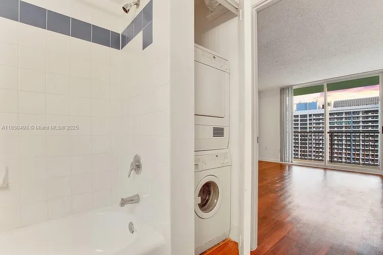 Bay Parc #34C image #16