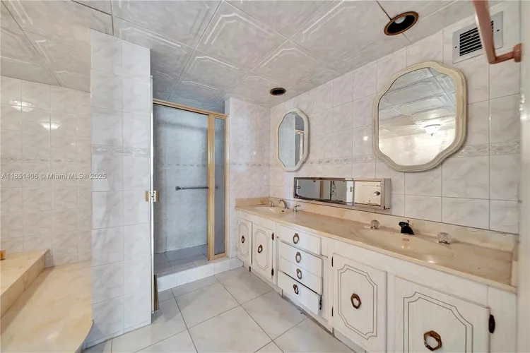 Plaza Towers North #511 image #18