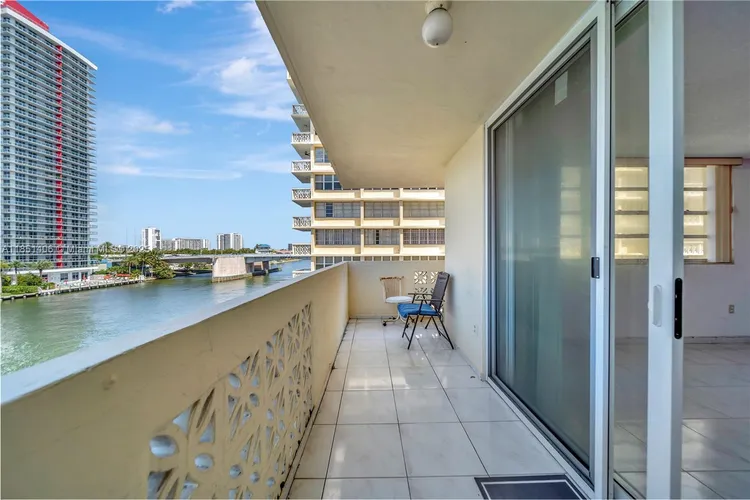 Plaza Towers North #511 image #9