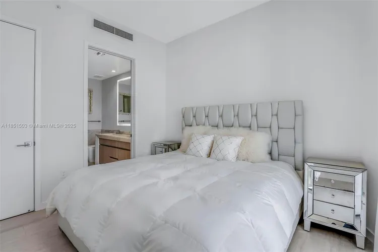 Park Grove Club Residences #2204 image #12