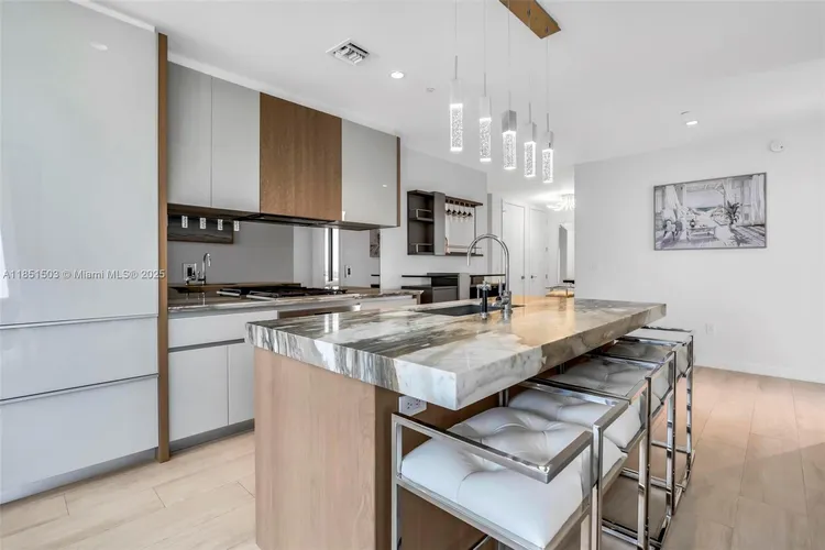 Park Grove Club Residences #2204 image #6