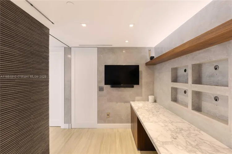 Jade Brickell #909 image #10