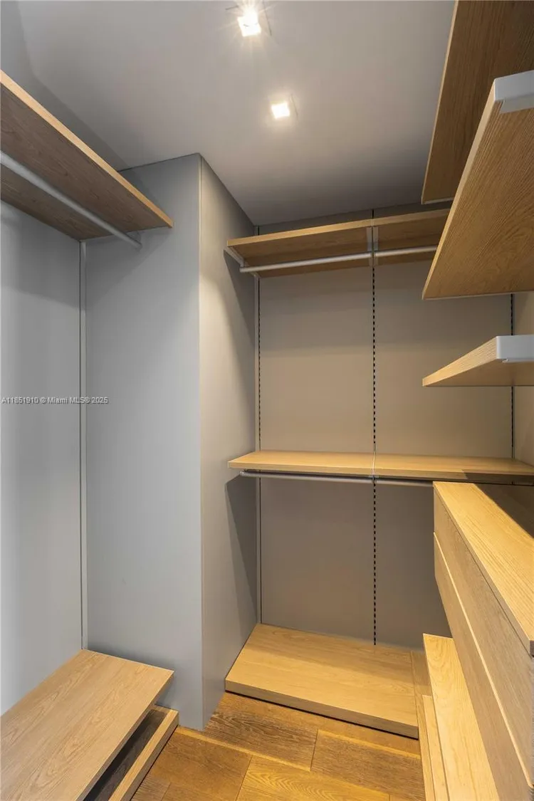 Jade Brickell #909 image #32