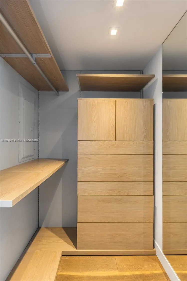 Jade Brickell #909 image #33