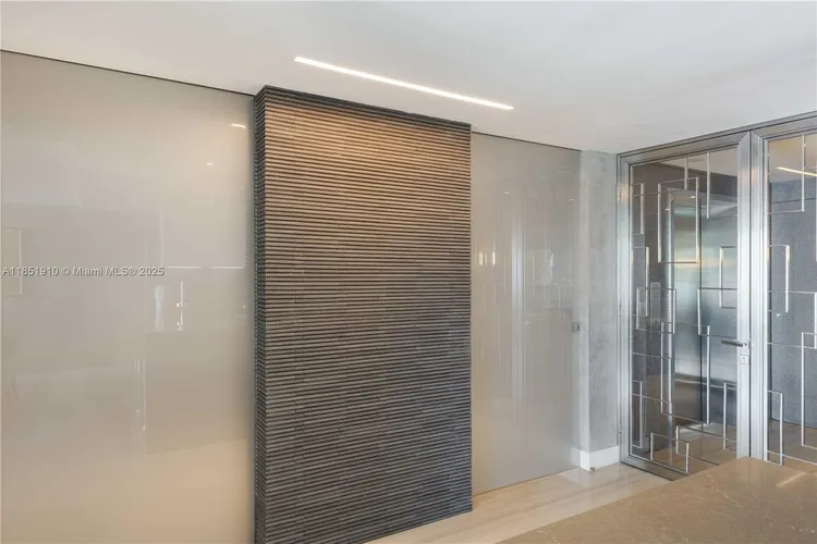 Jade Brickell #909 image #7