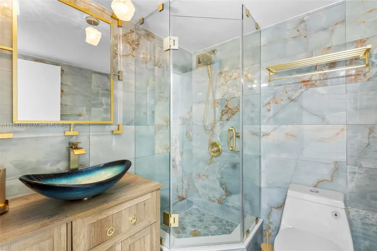 Carriage House #511 image #16