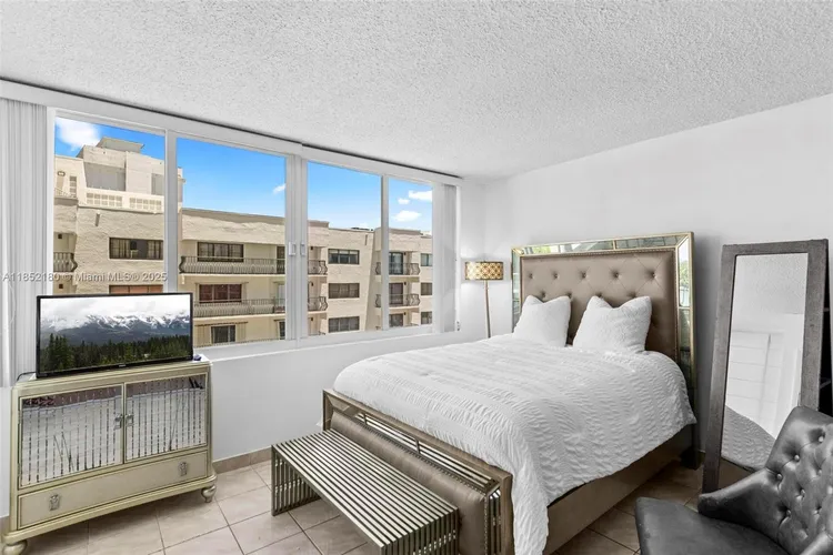 Carriage House #511 image #17