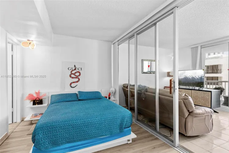 Carriage House #511 image #18