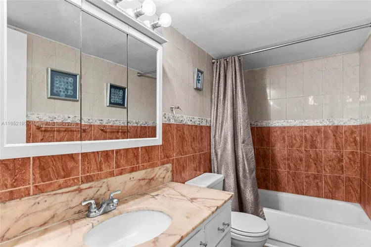 Carriage House #511 image #19