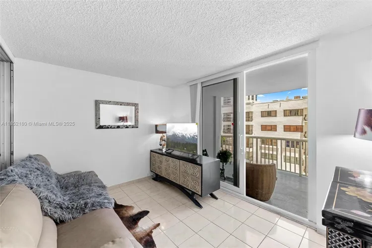 Carriage House #511 image #20