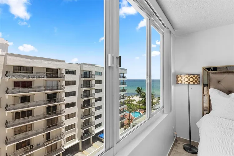 Carriage House #511 image #21