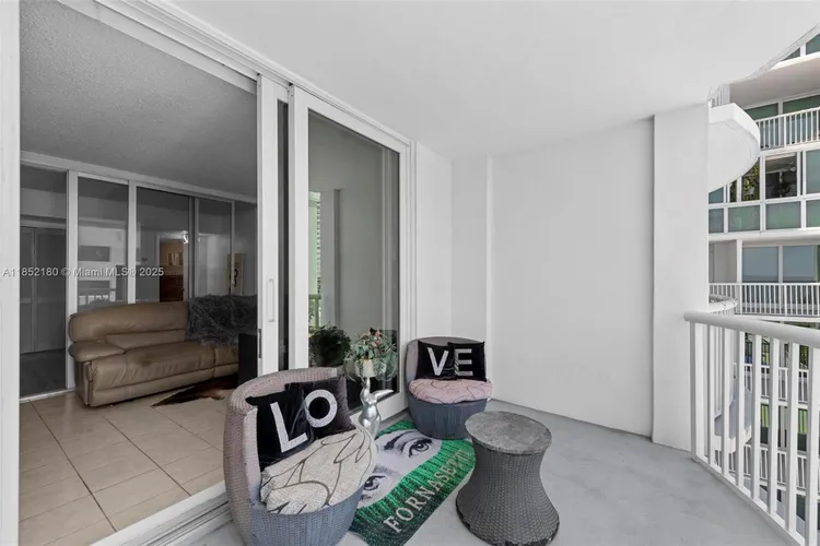 Carriage House #511 image #23