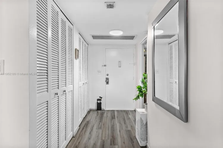 Carriage House #511 image #24