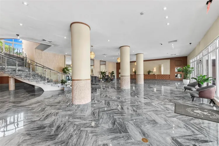 Carriage House #511 image #27