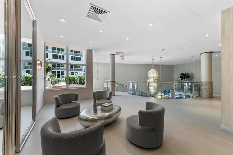 Carriage House #511 image #28