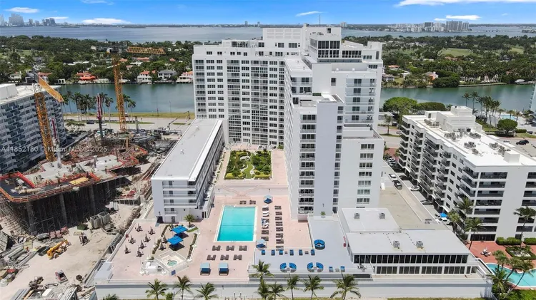 Carriage House #511 image #30