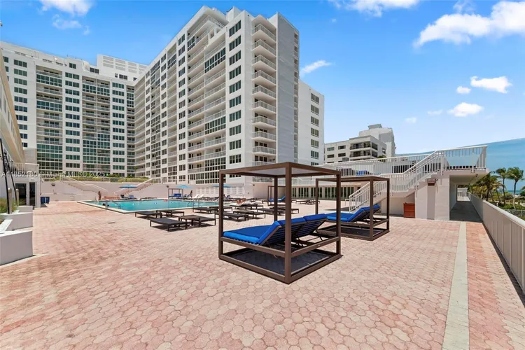 Carriage House #511 image #33