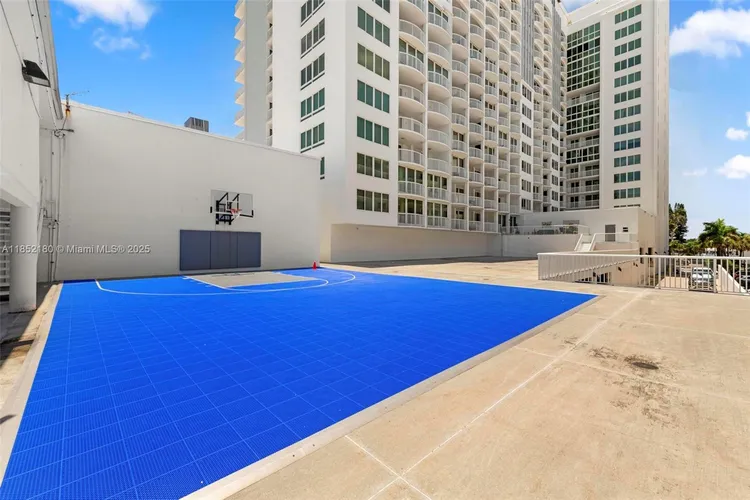 Carriage House #511 image #34