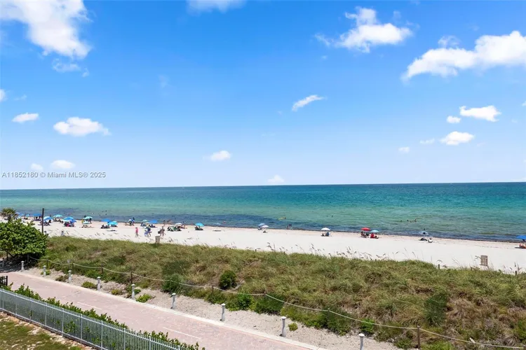 Carriage House #511 image #8