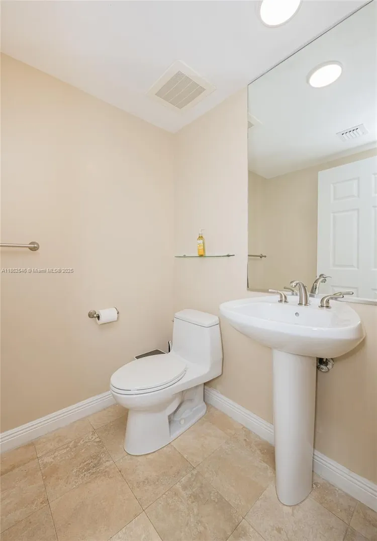 Duo Condo #1804W image #34