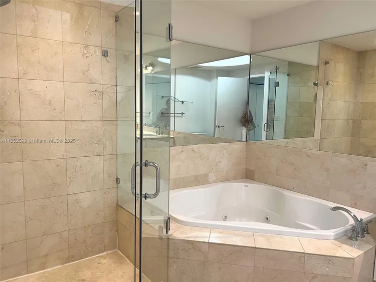 Atrium #1-606 image #17