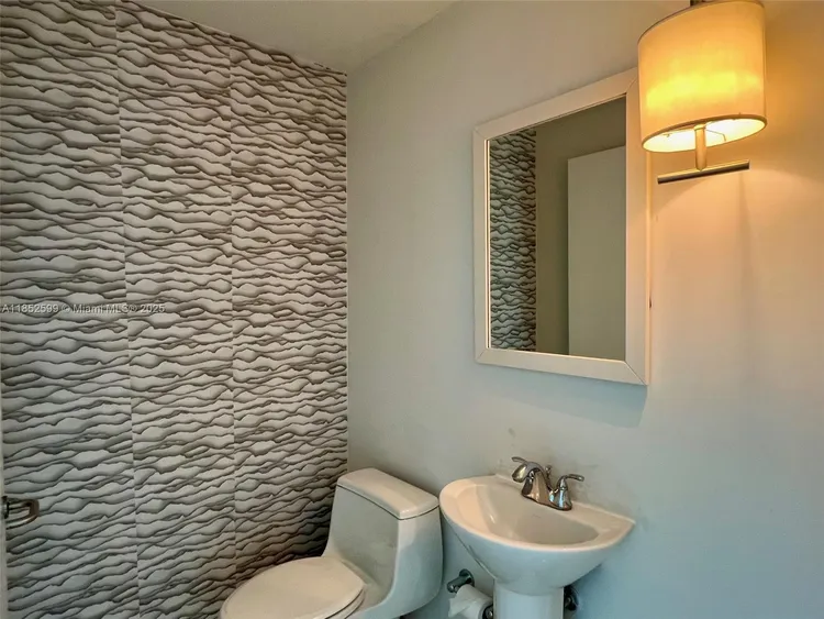 Atrium #1-606 image #24