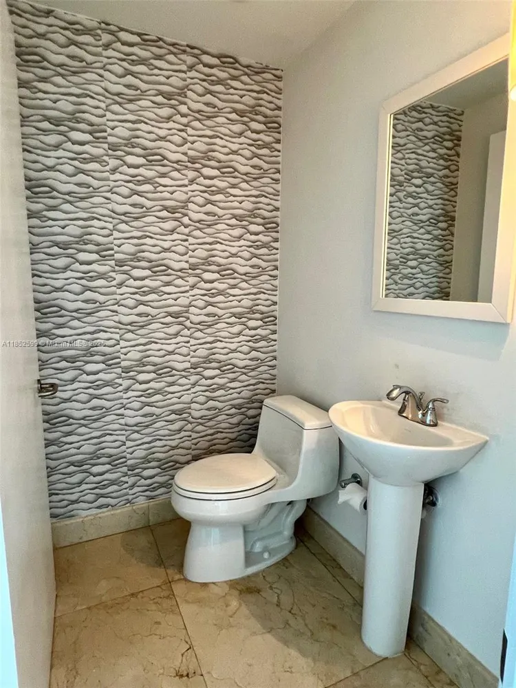 Atrium #1-606 image #25