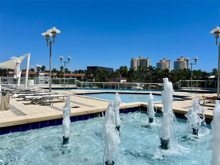 Atrium #1-606 image #30