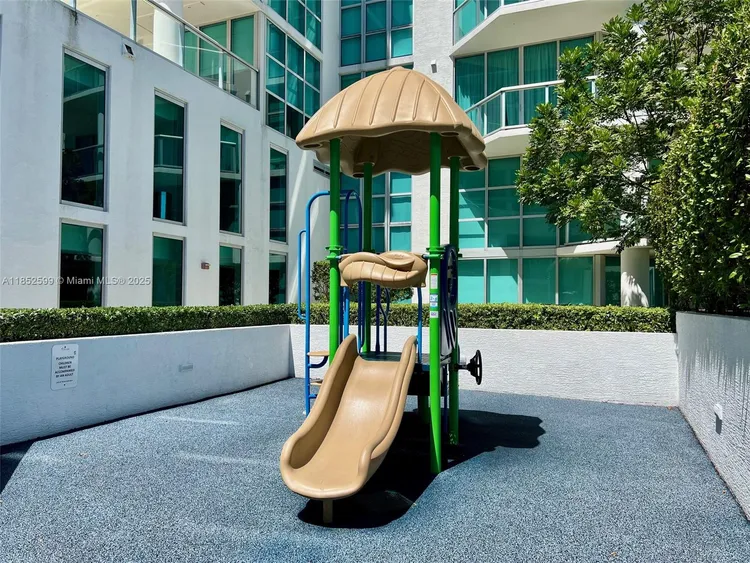 Atrium #1-606 image #32