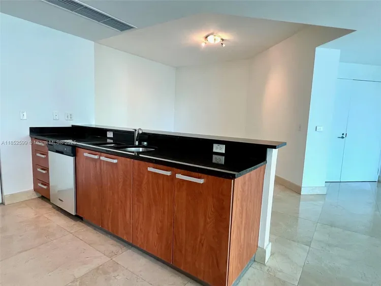 Atrium #1-606 image #6