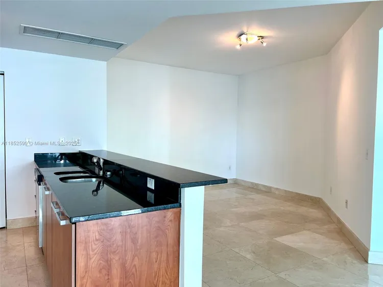 Atrium #1-606 image #8