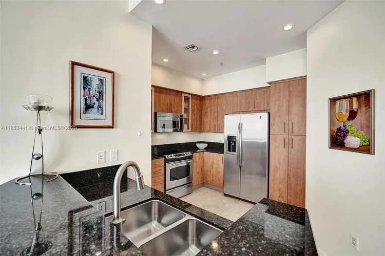 360 Condo #PH15 image #18