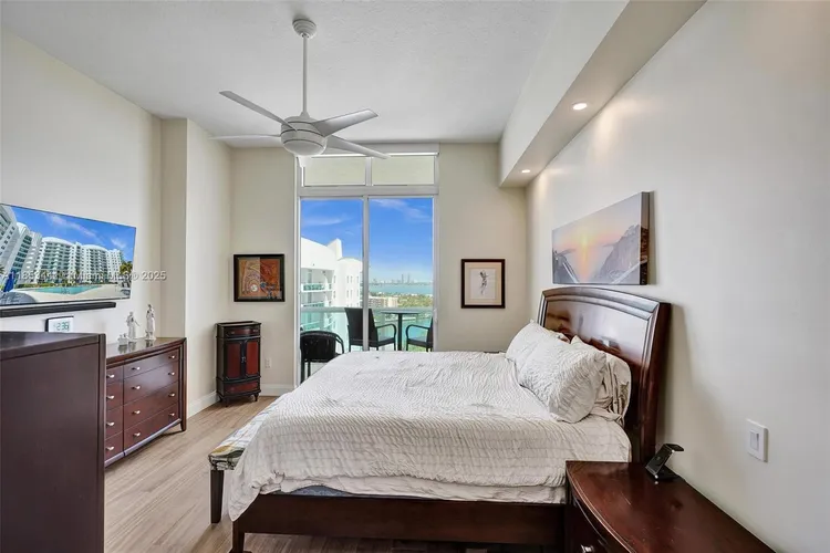 360 Condo #PH15 image #24