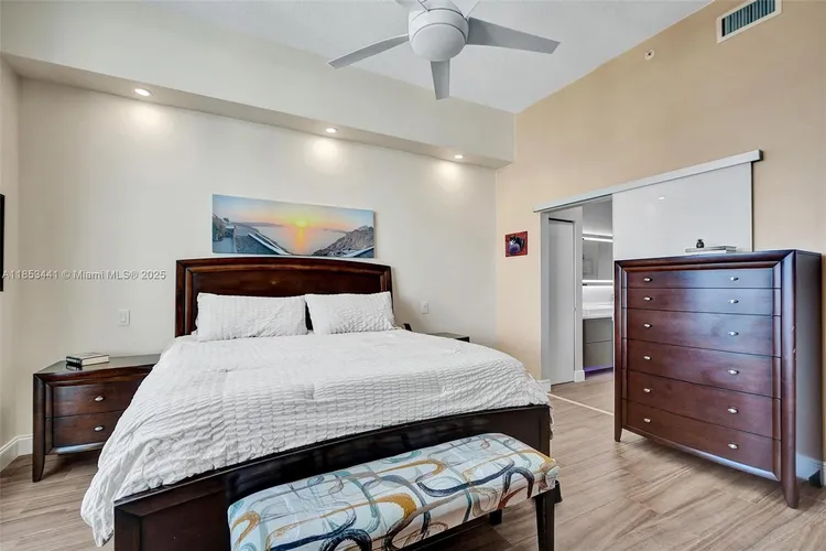 360 Condo #PH15 image #26