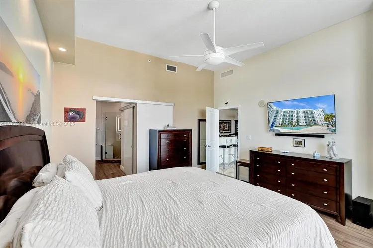 360 Condo #PH15 image #27