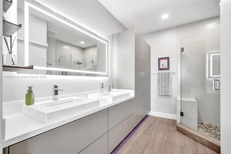 360 Condo #PH15 image #29