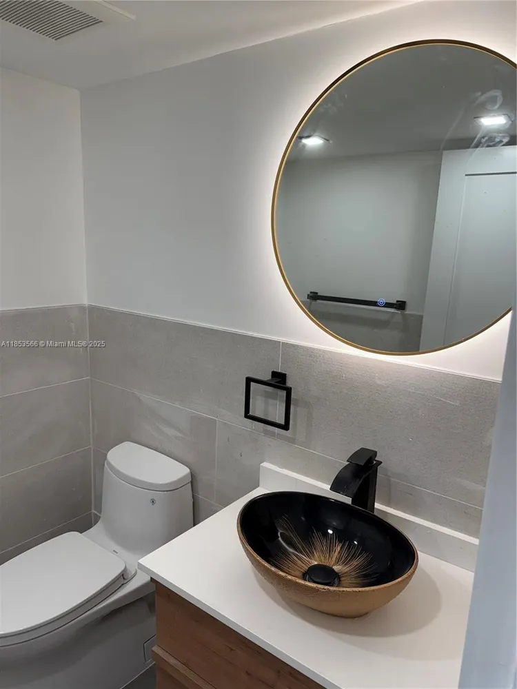 The Venetia #21I image #11