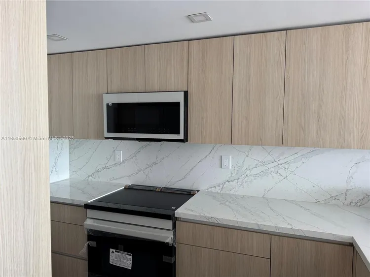 The Venetia #21I image #6