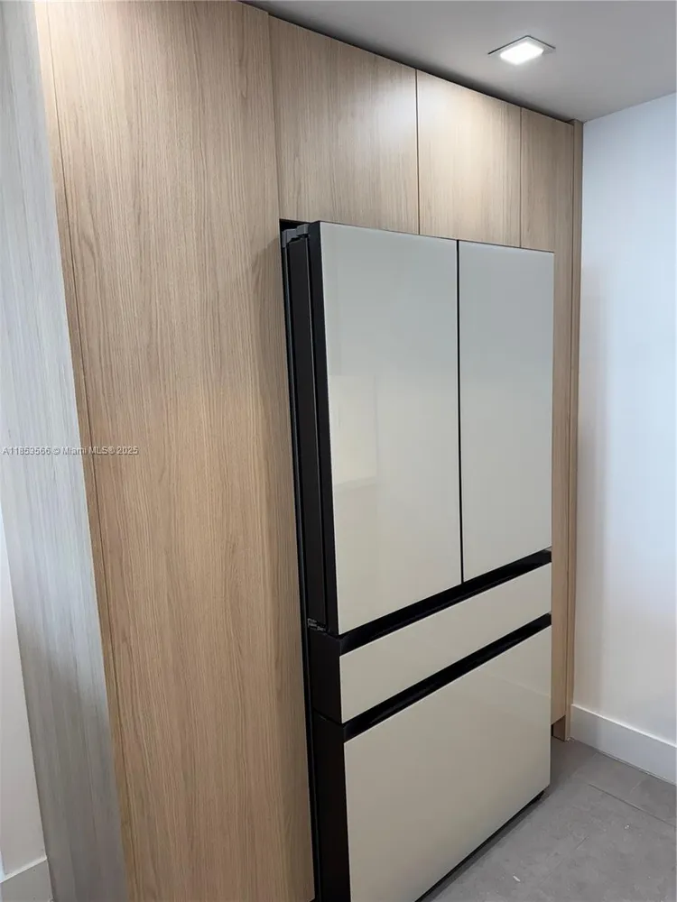 The Venetia #21I image #8